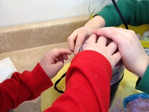 H lets E help, and takes on the role of science teacher.